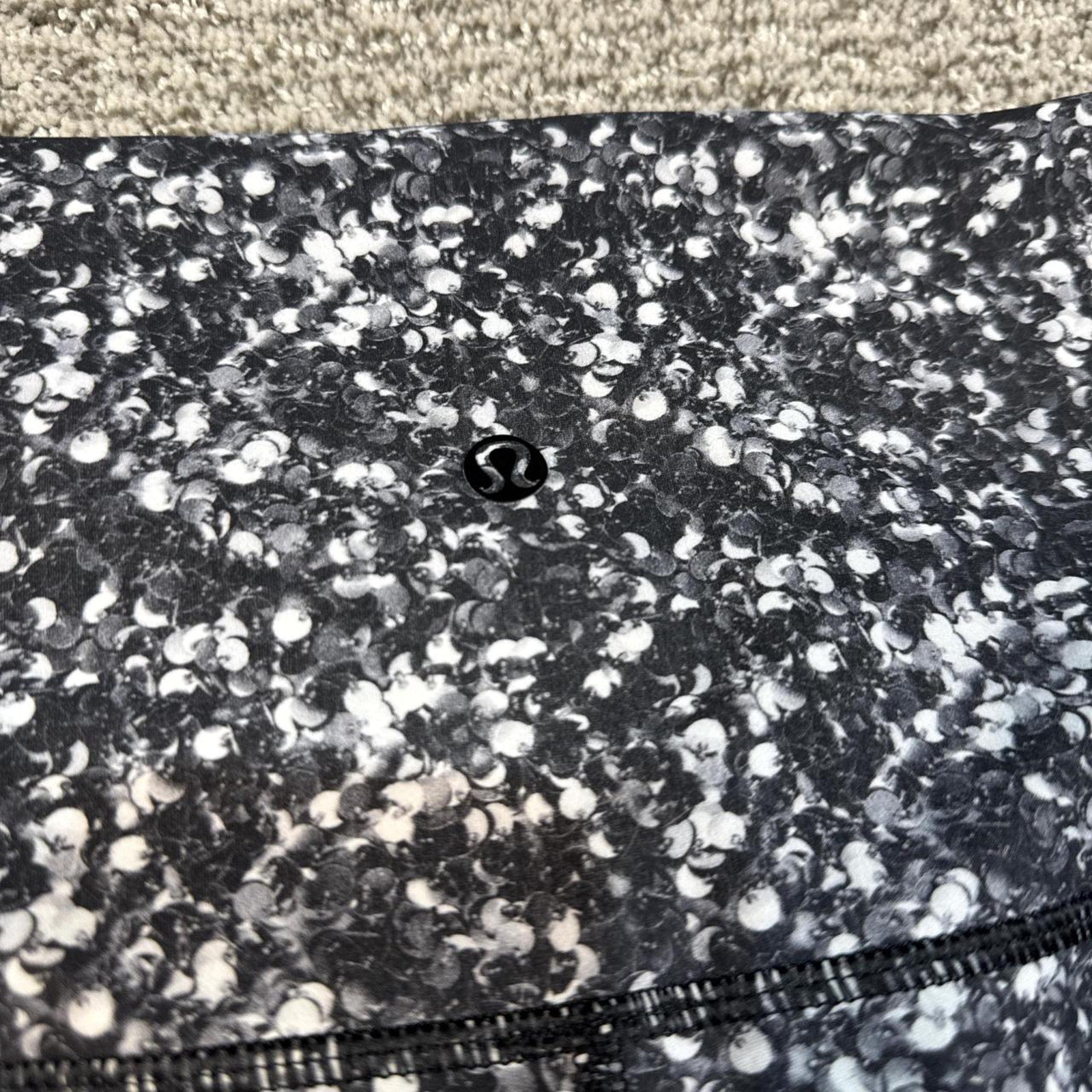 Black and white Lululemon leggings