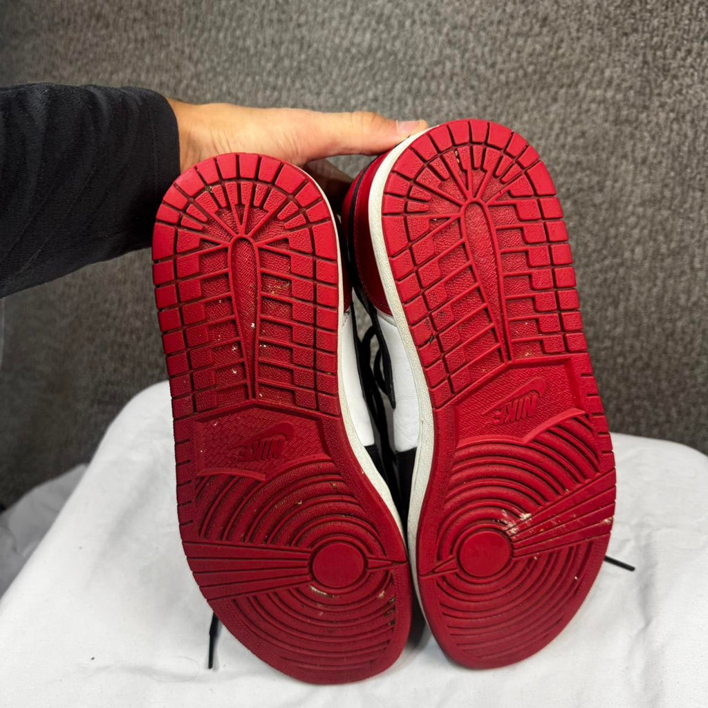 Jordan 1 mid red thunder