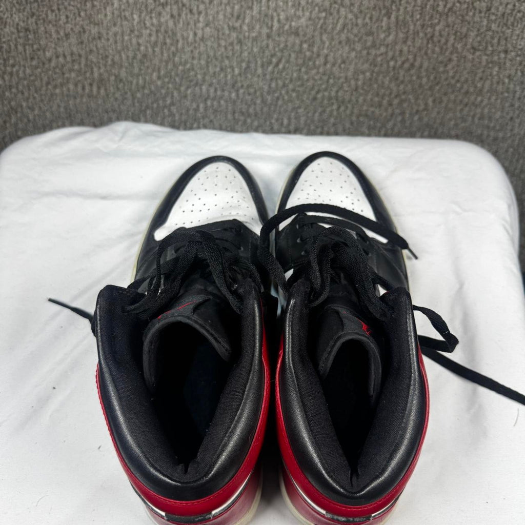 Jordan 1 mid red thunder