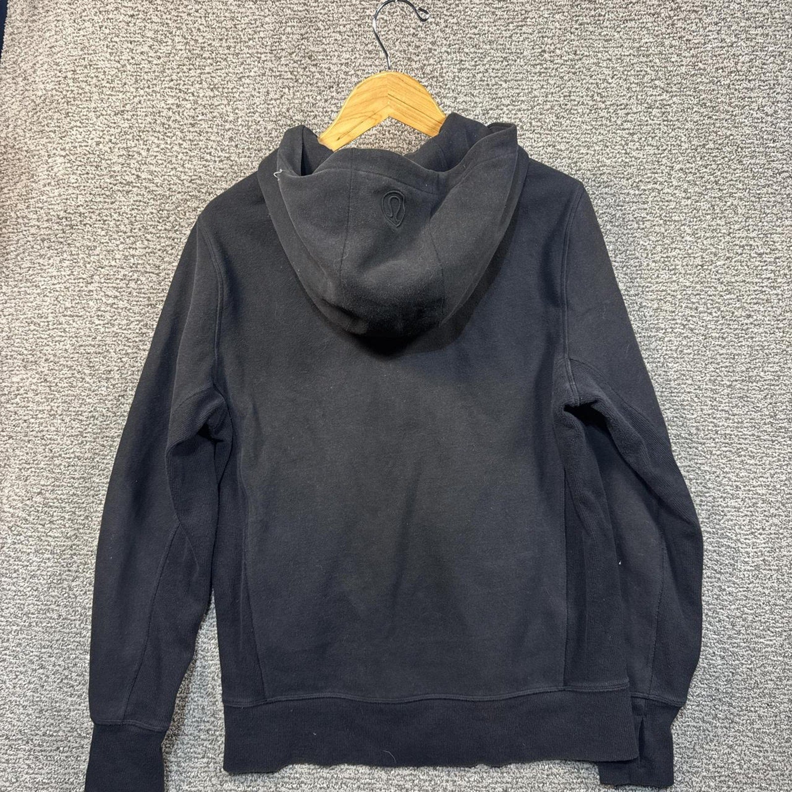 Black mens lululemon hoodie size Medium