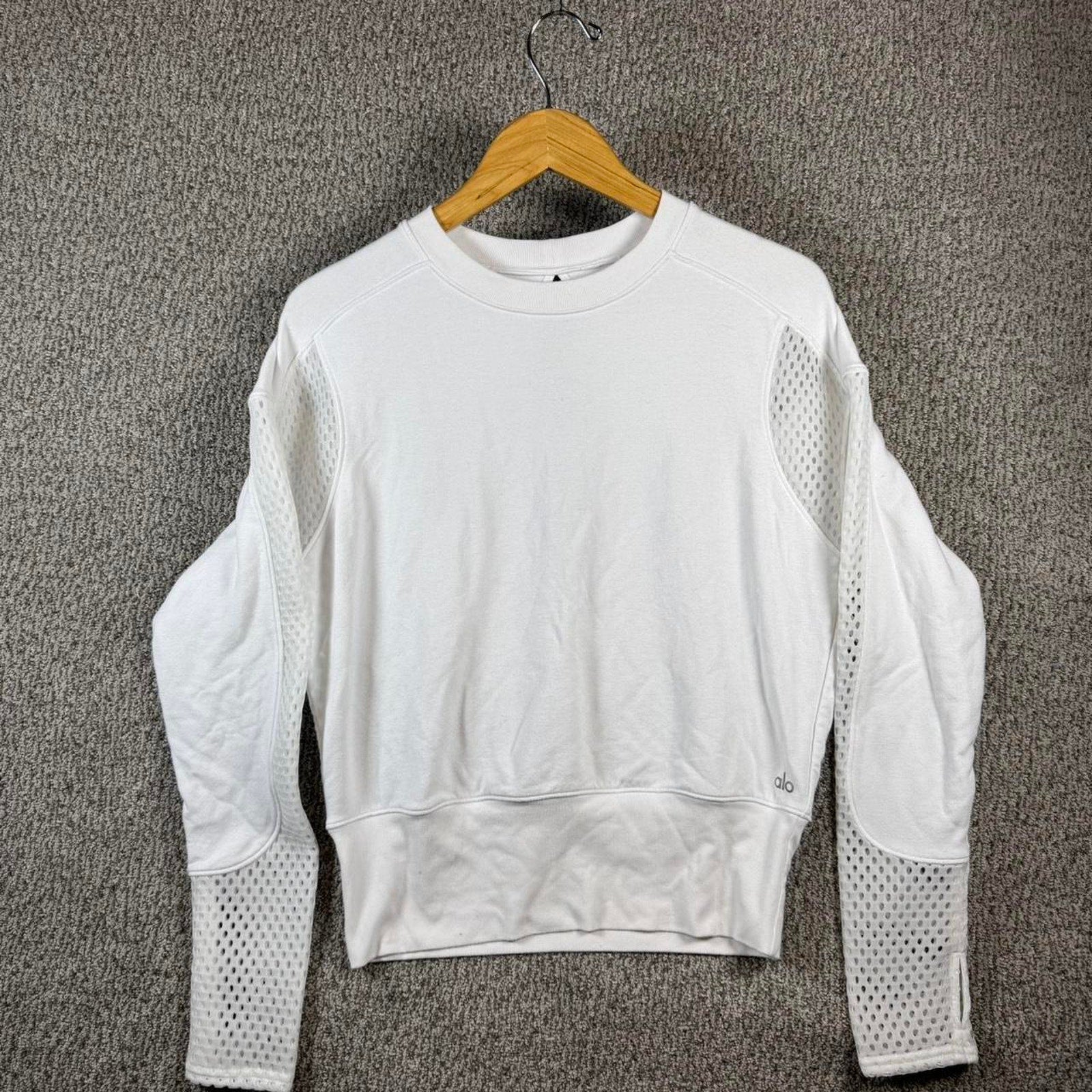 Athletic alo white pull