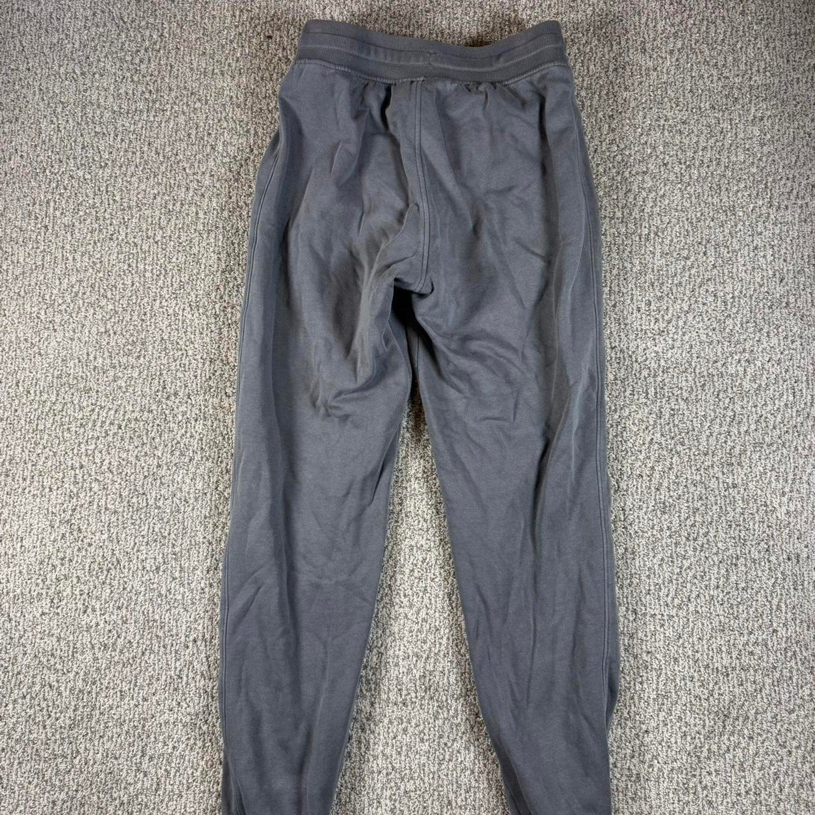 Grey under armour joggers sweatpants